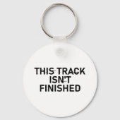 このトラックは完了していない – 不具合文字デザイン キーホルダー (正面)