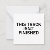 このトラックは完了していない – 不具合文字デザイン ノートカード (正面)