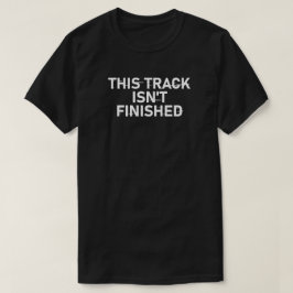 このトラックは完了していない – 不具合文字デザイン Tシャツ