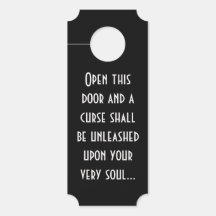 このドアのハンガーを開けるな