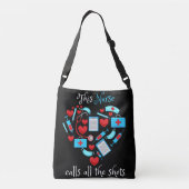 このナースはすべてのショットを呼び出す クロスボディバッグ (裏面)