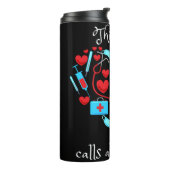 このナースはすべてのショットを呼び出す タンブラー (回転左)