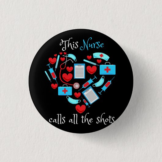 このナースは全てのショットを呼び出す 缶バッジ (正面)