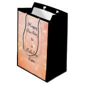 このハッピーバースデーの姉妹をカスタマイズ ミディアムペーパーバッグ (裏面アングル)
