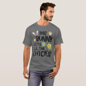 このバニーは全ての雛のイースターの日を取得おもしろい Tシャツ (正面フル)
