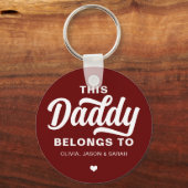 このパパは父の日ブルゴーニュ・レッドに属する キーホルダー (正面)