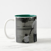 このパパ素晴らしのおじいちゃんが属するカスタム ツートーンマグカップ (左)