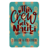このパーソナライズされたクルーはナウティクルーズドアを手に入れる マグネット (縦)