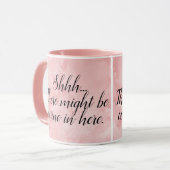 このピンクの水色にワインおもしろいがあるかもしれない マグカップ (正面左)