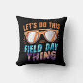 このフィールドデイを行うサングラス先生 クッション (正面)