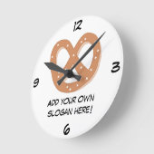 このプカスタマイズレッツェルノットのグラフィック ラウンド壁時計 (傾斜)