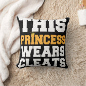 このプリンセスはクリートのサッカーのソフトボールのギフトを身に着けています クッション (ブランケット)