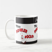 このボウリングをする人、クリケットの投手は揺れます コーヒーマグカップ (左)