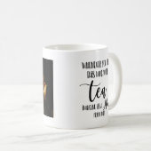 このマグにお茶を抱想像き締める コーヒーマグカップ (正面右)