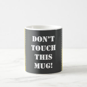"このマグカップをTOUCHしない!" +黄色無地のの領域 コーヒーマグカップ