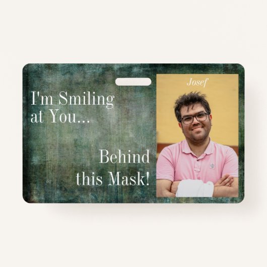 このマスクの後ろで笑ってる！緑グランジ バッジ (正面)