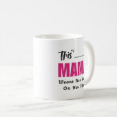 このママは袖にハートを着てる コーヒーマグカップ (正面右)