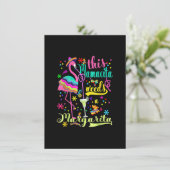 このママシー、マルガリータが必要なフラミンゴおもしろグッズ 招待状 (スタンド正面)