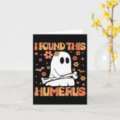 このユーモア溢れるゴーストは、 spooky season のハロウィンが楽しい カード (黄色い花)