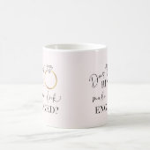 このリングや輪は私を書道に見せ婚約したる コーヒーマグカップ (中央)