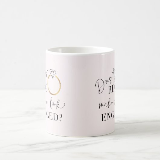 このリングや輪は私を書道に見せ婚約したる コーヒーマグカップ (中央)