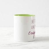 このリングや輪を婚約したなマグを見させます私にします ツートーンマグカップ (中央)