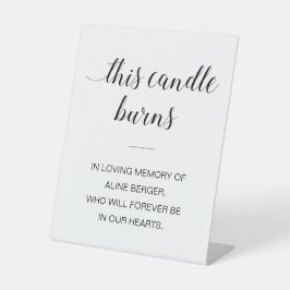 このロウソクは追悼碑を愛して燃える 台座サイン