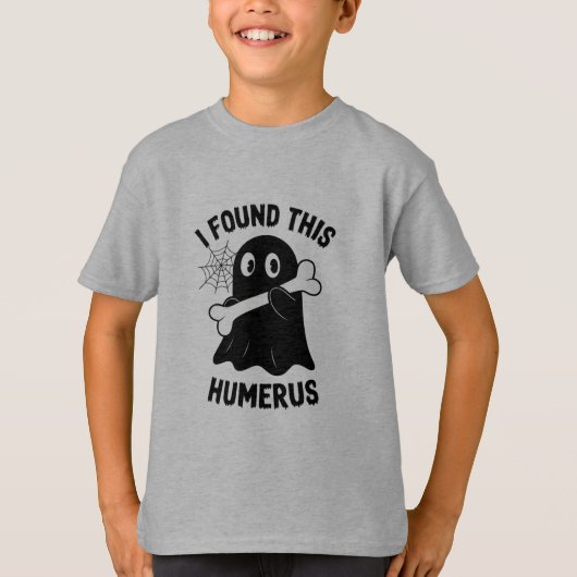 この上腕骨を見つけたハロウィンの幽霊 Tシャツ (正面)