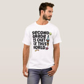 この世の中から二年生が出ている Tシャツ (正面フル)