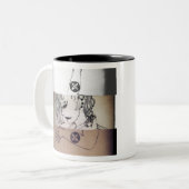 この世界のアニメを変えるyieシンボルマンガ ツートーンマグカップ (正面左)