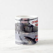 この人のオフィスのマグと比較される コーヒーマグカップ (中央)