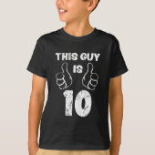 この人は10の誕生日の男の子のワイシャツです Tシャツ (正面)