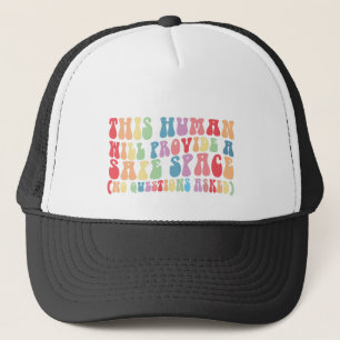 この人はLGBTQ+の人のための安心できる場所を提供します キャップ