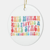 この人間は安全な宇宙ゲイLGBTQを提供する セラミックオーナメント (左)