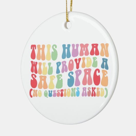 この人間は安全な宇宙ゲイLGBTQを提供する セラミックオーナメント (左)