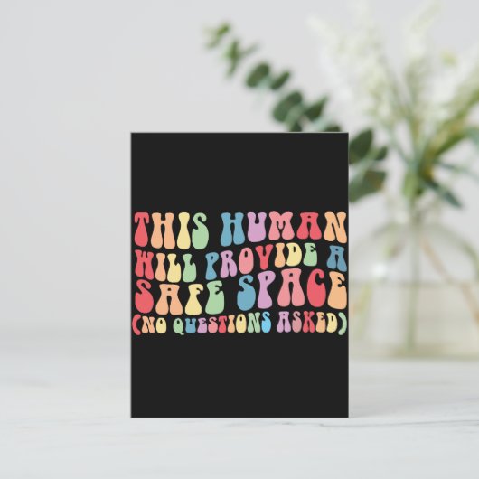 この人間は安全な宇宙ゲイLGBTQを提供する ポストカード (スタンド正面)