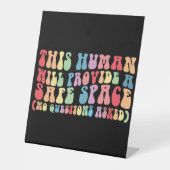 この人間は安全な宇宙ゲイLGBTQを提供する 台座サイン (正面)