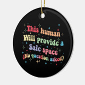 この人間は間違いなく安全な宇宙を提供する セラミックオーナメント (左)