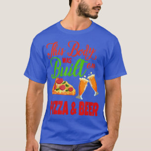 この体はピザとビールのTシャツで作られた Tシャツ