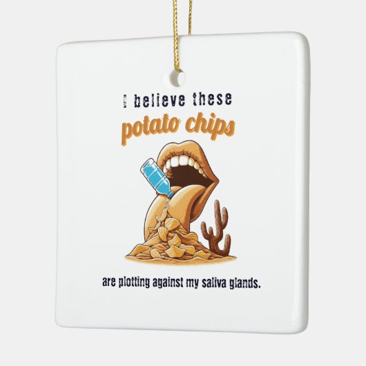 この信じポテトチップスは反対にプロットしている セラミックオーナメント (左)