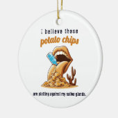 この信じポテトチップスは反対にプロットしている セラミックオーナメント (左)