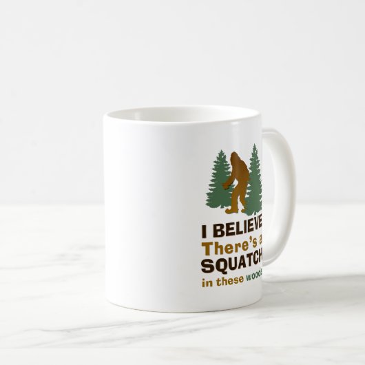 この信じ森の中にスクアッチがある コーヒーマグカップ (正面右)