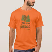 この信じ森の中にスクアッチがある Tシャツ (正面)