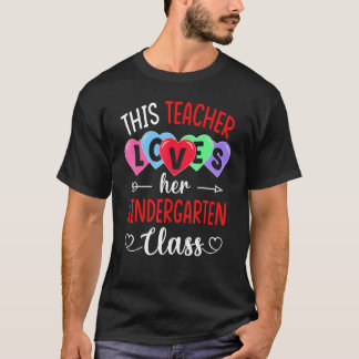 この先生は幼稚園クラスのバレンティンを愛している Tシャツ