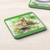 この可愛いキツネ遊の子どもが日なたに姿を現す。 コースター (左側)