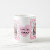 この可愛いピンクの額縁の写真をパーソナライズするハート コーヒーマグカップ (中央)