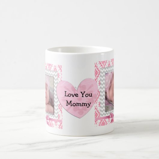 この可愛いピンクの額縁の写真をパーソナライズするハート コーヒーマグカップ (中央)