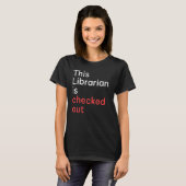 この図書館員はチェックアウトされている Tシャツ (正面フル)