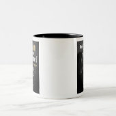 この夏に私を見捨てない – 犬の保護 ツートーンマグカップ (中央)