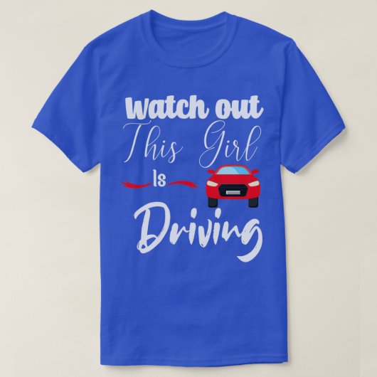 この女の子が運転おもしろい開始を見守る Tシャツ (デザイン正面)